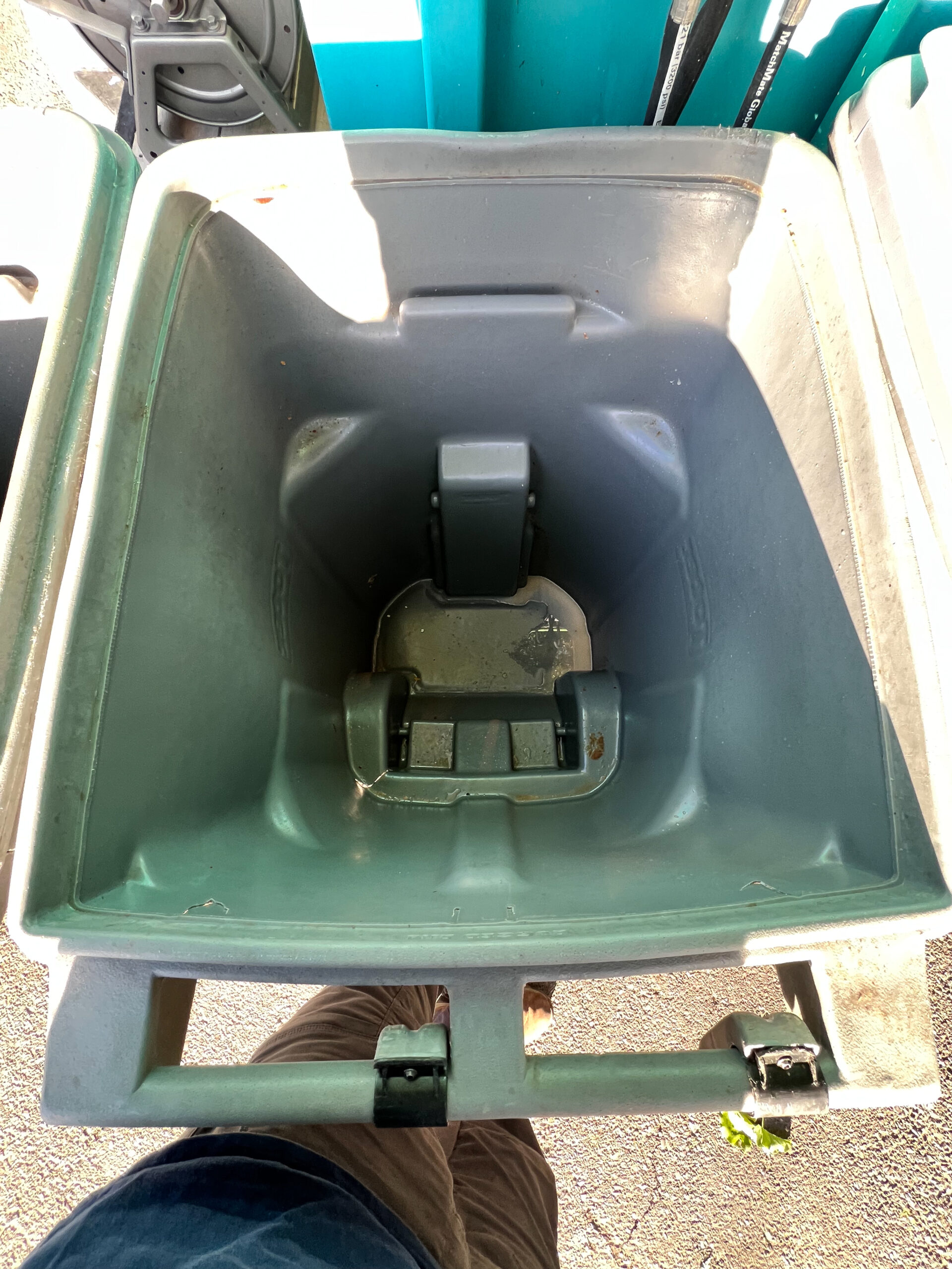 Happy Bins Cleaning: The Ultimate Garbage Can Cleaning Service for a Cleaner, Healthier Home